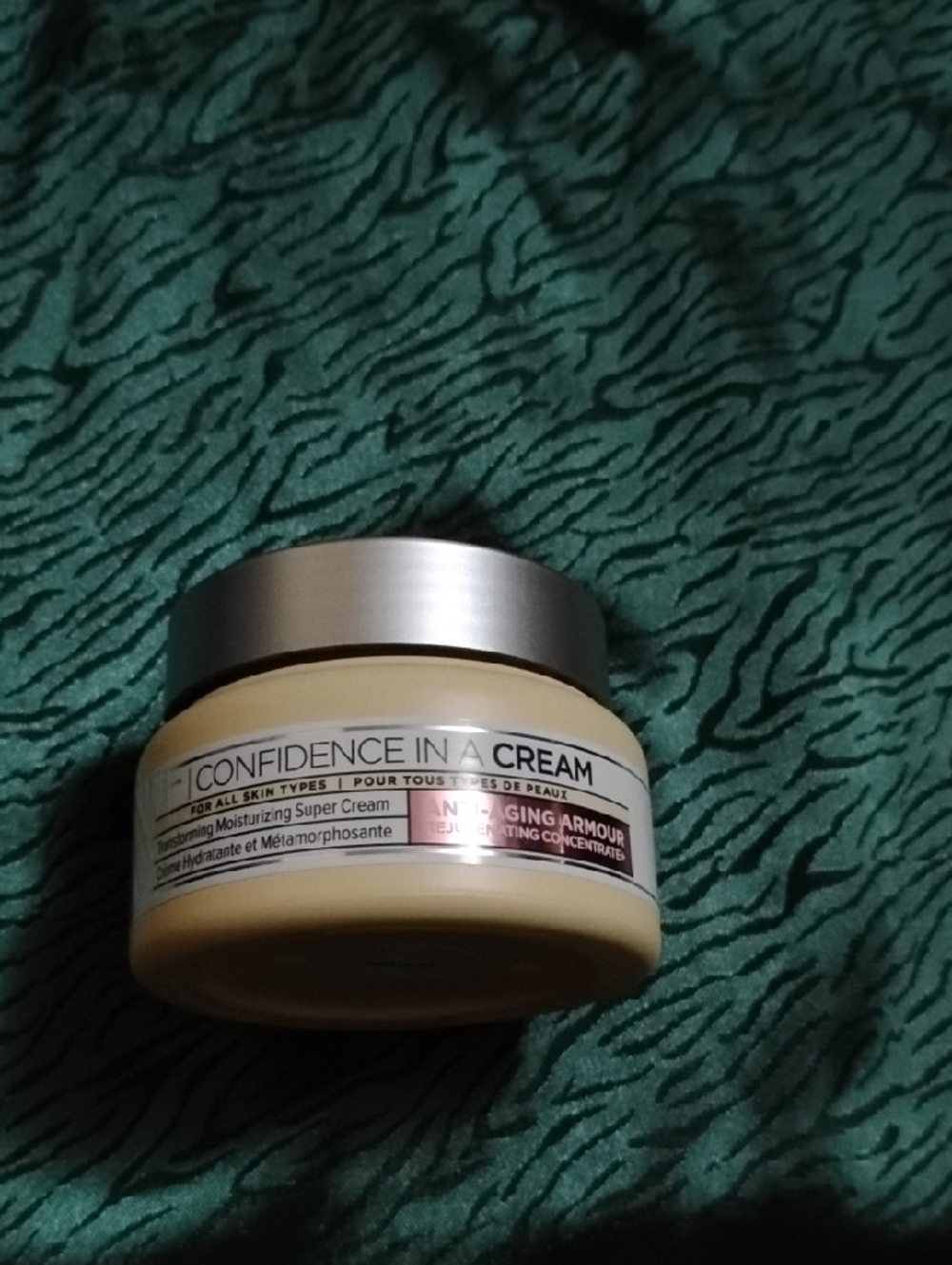 it cosmetics Confidence In A Cream - Creamy Yellow Jar